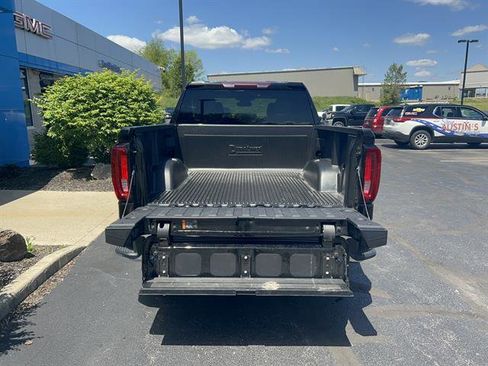 Used 2026 GMC Sierra 1500 SLT AWD/4WD image 7