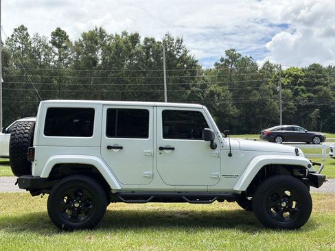 Used 2017 Jeep Wrangler Unlimited Sahara w/ Connectivity Group AWD/4WD image 7