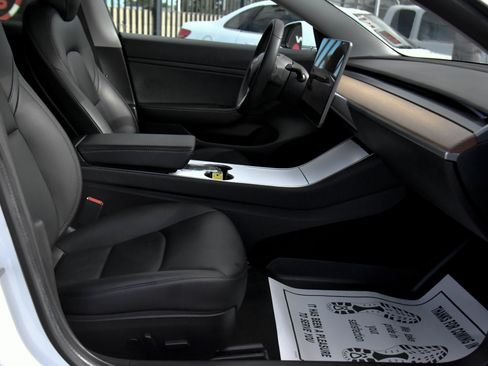 Used 2020 Tesla Model 3 Standard Range RWD image 40