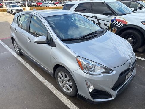 Used 2017 Toyota Prius C Three image 2
