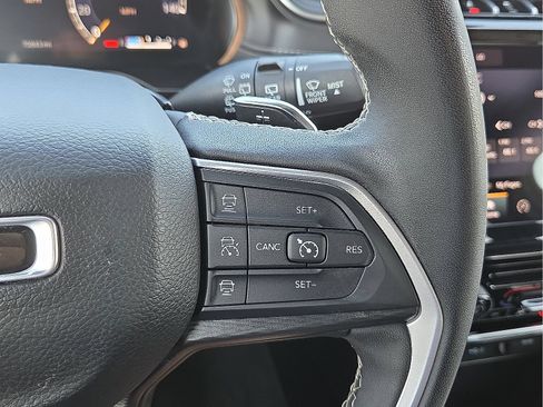 Used 2024 Jeep Grand Cherokee Laredo X RWD image 18