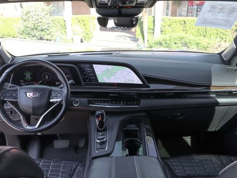 Used 2023 Cadillac Escalade Sport Platinum w/ LPO, ONYX Package image 32