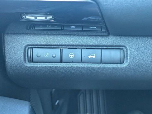 Used 2025 Nissan Pathfinder SV FWD image 24