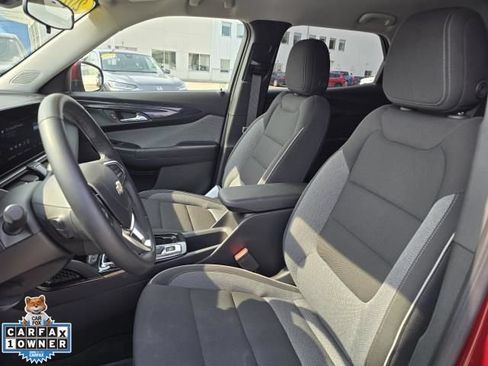 Used 2024 Chevrolet TrailBlazer LT w/ LT Cold Weather Package FWD image 17