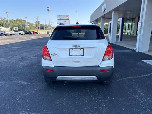 Used 2015 Chevrolet Trax LT w/ LT Sun and Sound Package FWD image 8