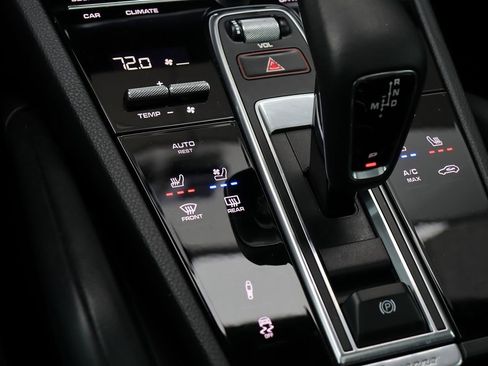 Used 2021 Porsche Cayenne Coupe image 33