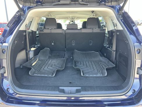 Used 2023 Toyota Highlander LE FWD image 32