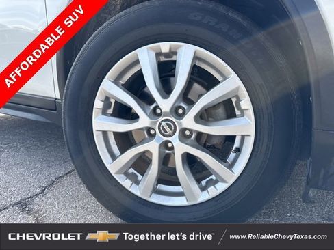 Used 2017 Nissan Rogue SV image 31