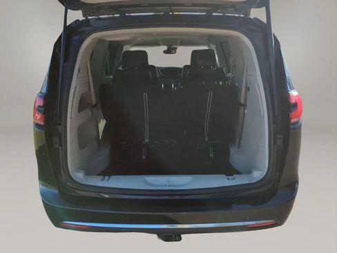 Used 2022 Chrysler Pacifica Touring-L FWD image 24