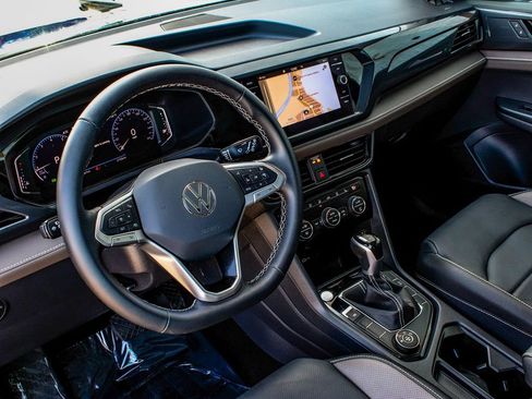 Used 2024 Volkswagen Taos SEL image 15