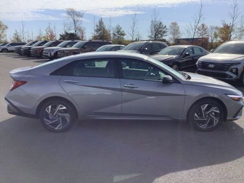 Certified 2025 Hyundai Elantra SEL w/ Cargo Package image 5