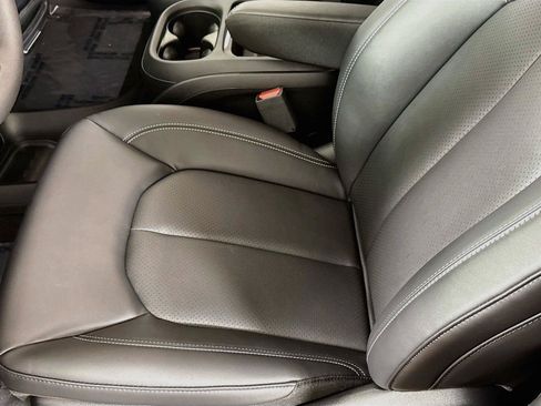 New 2027 Chrysler Pacifica Select AWD/4WD image 12