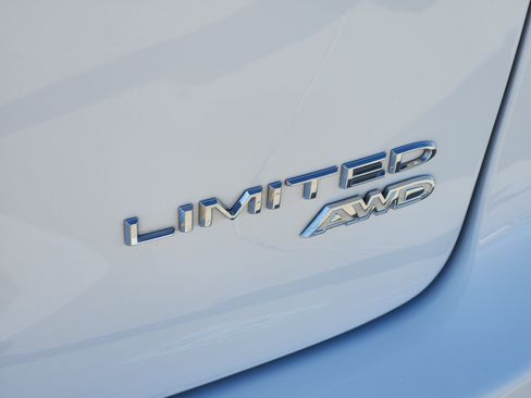 Used 2024 Chrysler Pacifica Limited w/ Trailer Tow Group image 14