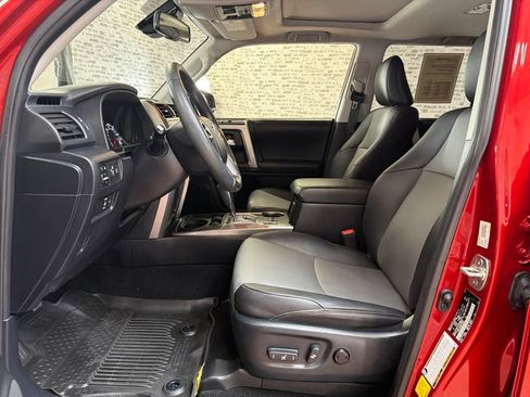 Used 2022 Toyota 4Runner SR5 Premium w/ Moonroof Package RWD image 24