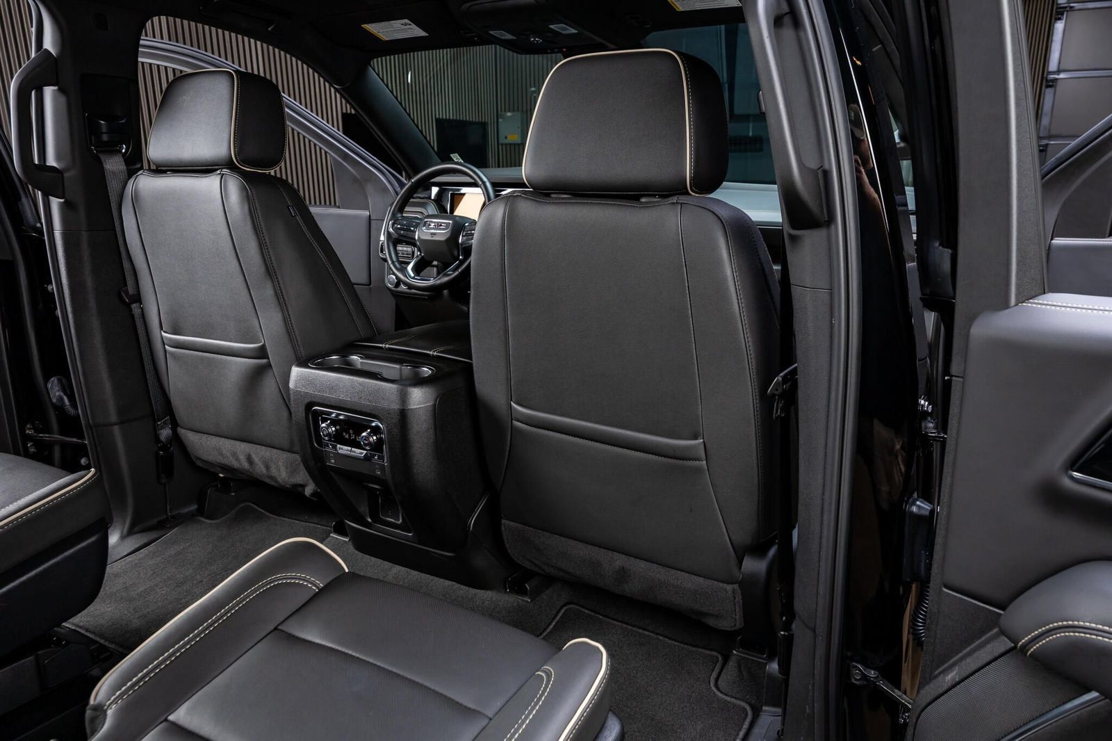 Used 2025 GMC Yukon XL Elevation AWD/4WD image 30