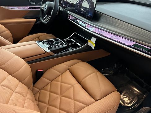 New 2026 BMW 740i w/ Premium Package image 28