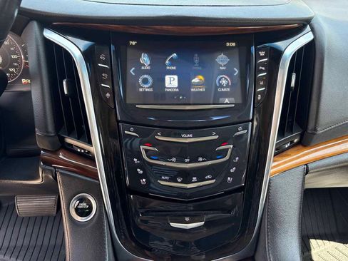 Used 2015 Cadillac Escalade ESV Premium AWD/4WD image 30