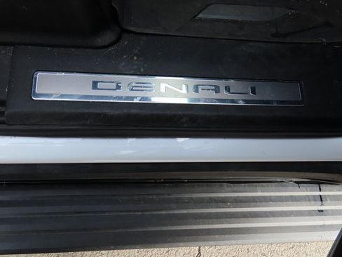 Certified 2023 GMC Yukon Denali image 10