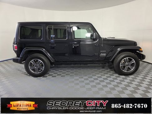Used 2023 Jeep Wrangler Sahara image 8