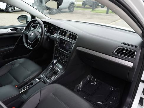 Used 2016 Volkswagen e-Golf SEL Premium w/ Driver Assistance Package FWD image 27