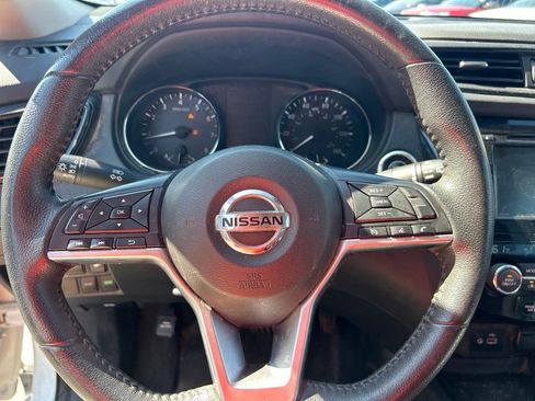 Used 2020 Nissan Rogue SV FWD image 19