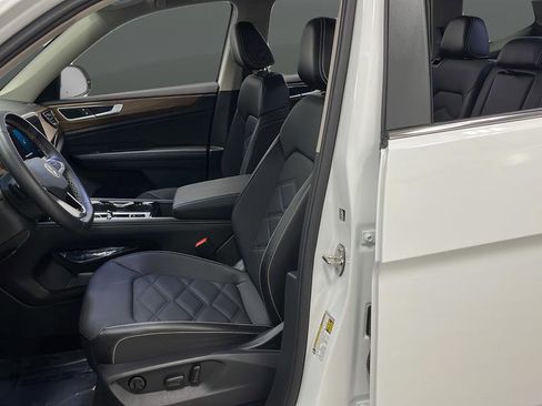 Used 2025 Volkswagen Atlas SE FWD image 9