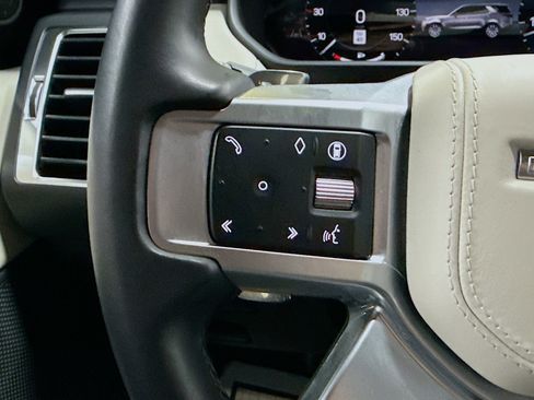 Used 2024 Land Rover Discovery Metropolitan Edition image 38