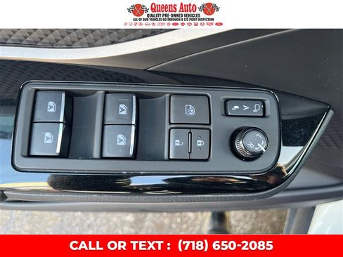 Used 2019 Toyota C-HR XLE image 41