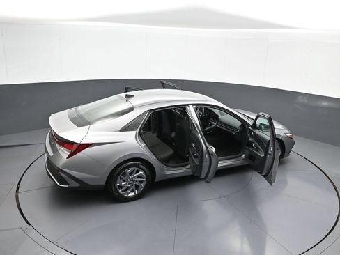 Certified 2024 Hyundai Elantra SEL FWD image 44