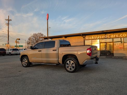 Used 2017 Toyota Tundra SR5 w/ SR5 Upgrade Package image 9