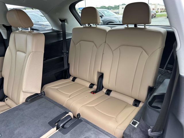 Used 2024 Audi Q7 2.0T Premium Plus w/ Premium Plus Package AWD/4WD image 16