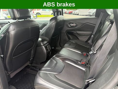 Used 2020 Jeep Cherokee Latitude Plus AWD/4WD image 35