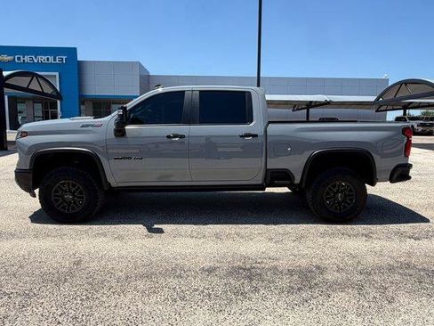 Used 2025 Chevrolet Silverado 2500 ZR2 w/ Technology Package AWD/4WD image 8