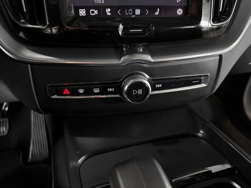 Used 2023 Volvo XC60 B5 Core image 35