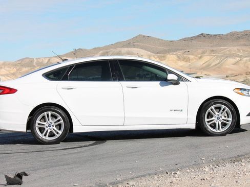 Used 2018 Ford Fusion SE FWD image 9