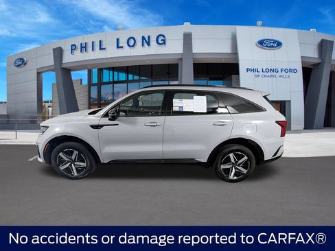 Used 2023 Kia Sorento EX w/ Panoramic Sunroof Package FWD image 2