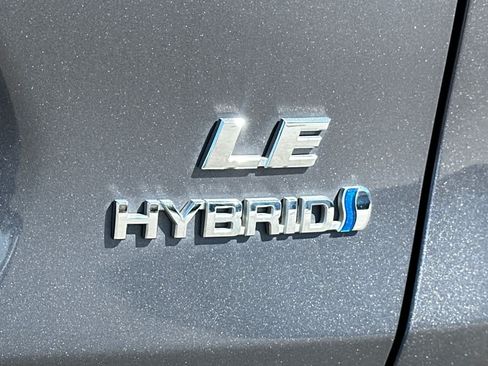 Used 2019 Toyota RAV4 LE AWD/4WD image 31