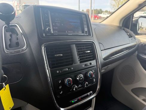 Used 2018 Dodge Grand Caravan SE w/ UConnect Hands-Free Group FWD image 70