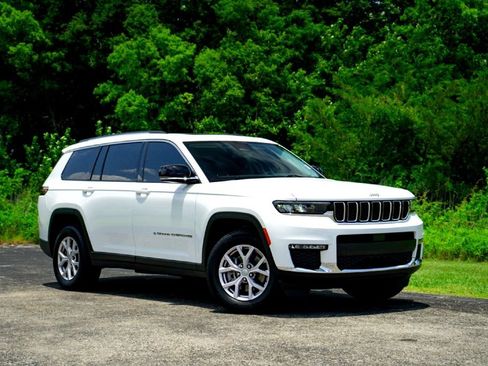 Used 2022 Jeep Grand Cherokee L Limited AWD/4WD image 2