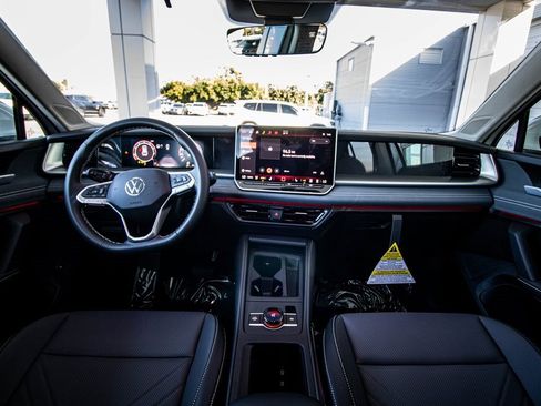 New 2026 Volkswagen Tiguan SE image 31