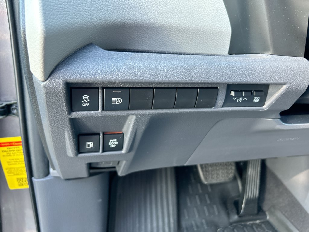 Used 2021 Toyota Sienna LE FWD image 14