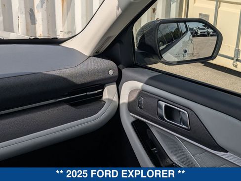Used 2025 Ford Explorer Platinum w/ Ultimate Package AWD/4WD image 19