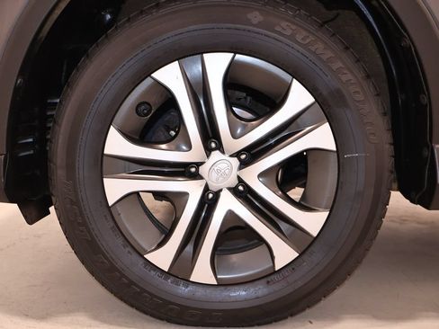 Used 2018 Toyota RAV4 LE w/ Carpet Mat Package AWD/4WD image 32