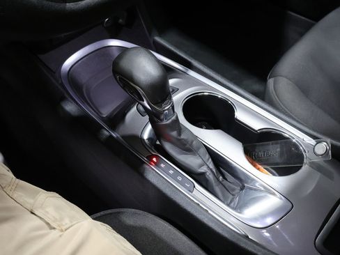 Used 2021 Chevrolet Malibu LT FWD image 29