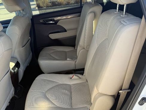Used 2020 Toyota Highlander Limited image 20