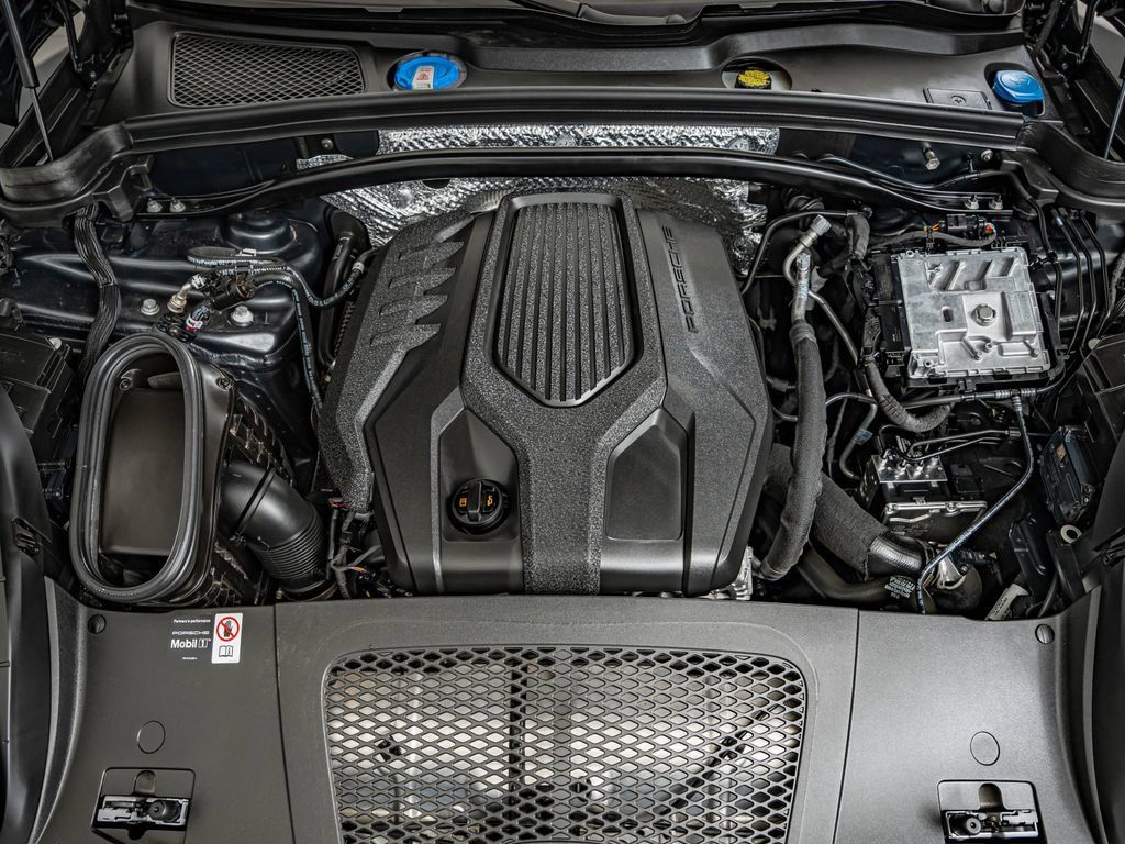Certified 2026 Porsche Macan AWD/4WD image 48