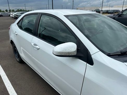 Used 2015 Toyota Corolla LE FWD image 10