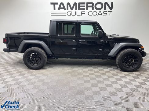 Used 2025 Jeep Gladiator Sport image 4