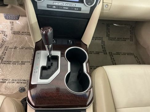 Used 2012 Toyota Camry XLE w/ Leather Pkg FWD image 19