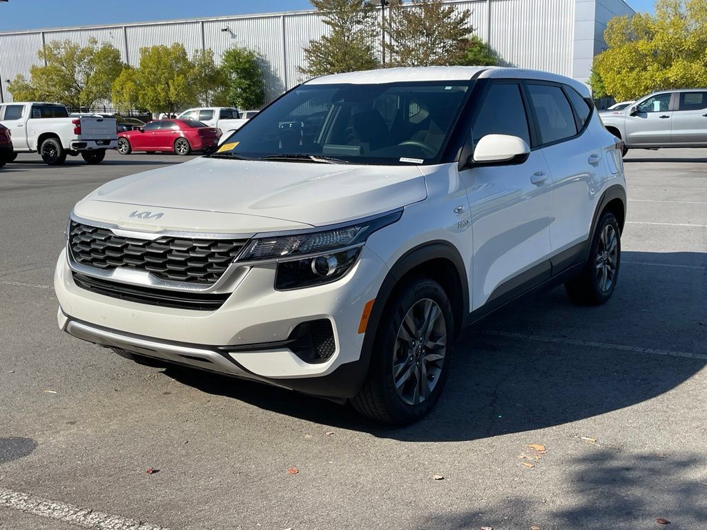 Used 2023 Kia Seltos LX AWD/4WD image 3